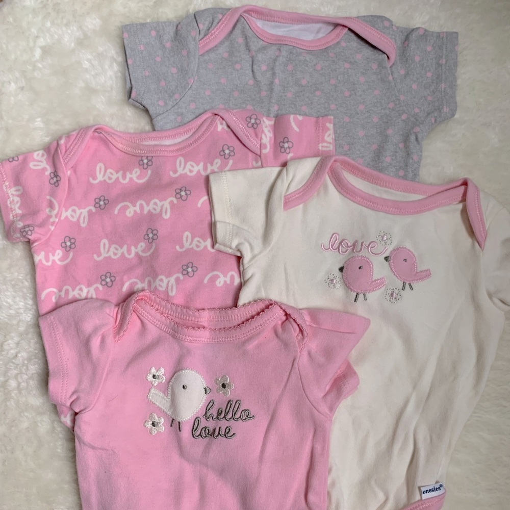 Set of 4 Gerber organic bodysuits with bottoms